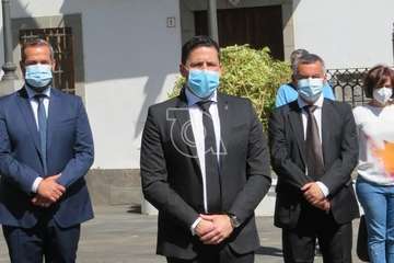 Telde guarda un emotivo minuto de silencio por las víctimas del Covid-19 (Foto TA)